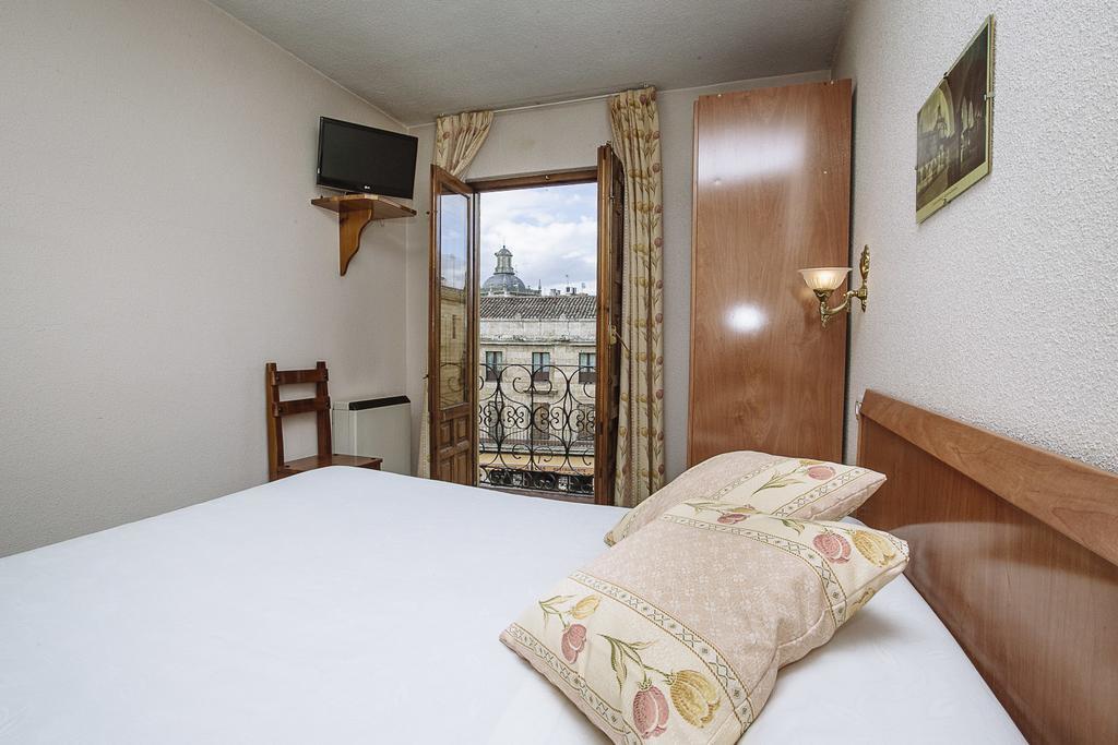 Ciudad-Rodrigo Hostal Plaza מראה חיצוני תמונה